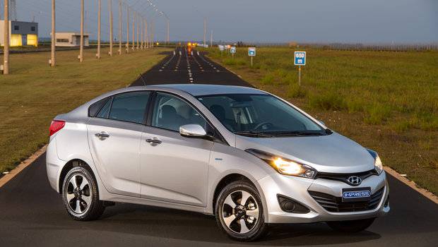 Hyundai lança HB20S Impress