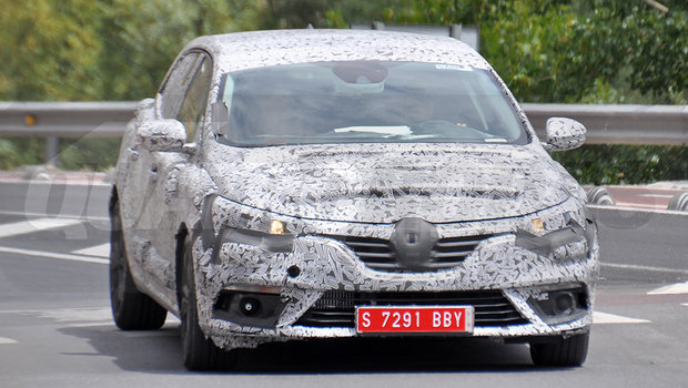 Novo Renault Mégane é flagrado na Espanha