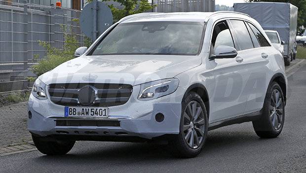 Mercedes GLC surge com pouco disfarce