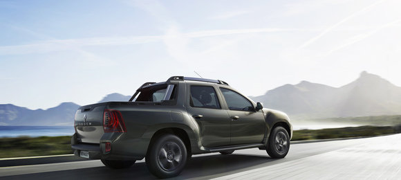 Renault exibe Duster picape e Sandero R.S
