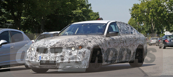 Novo BMW M5 é flagrado na Alemanha