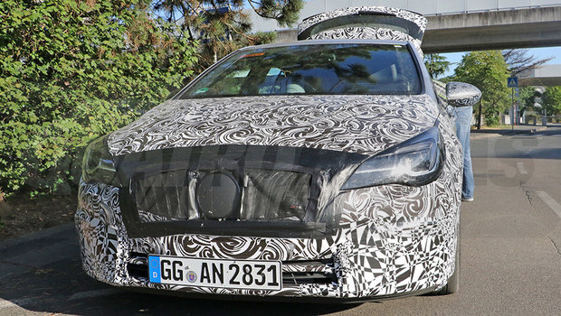 Opel Astra GSi é flagrado na Europa