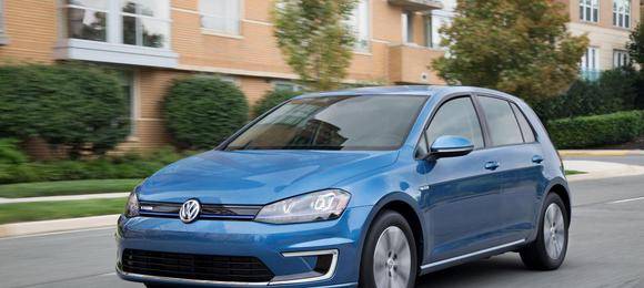VW Golf elétrico ganha versão mais barata