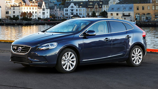 Volvo V40 ganha versão de entrada por R$ 99.950