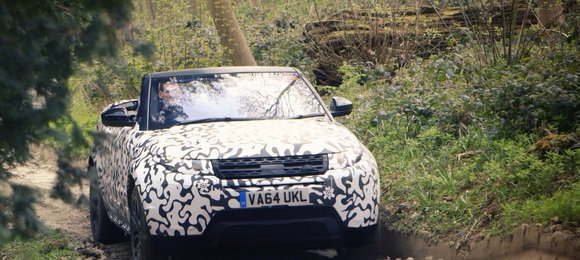 Vídeo mostra Range Rover Evoque Convertible encarando trilhas