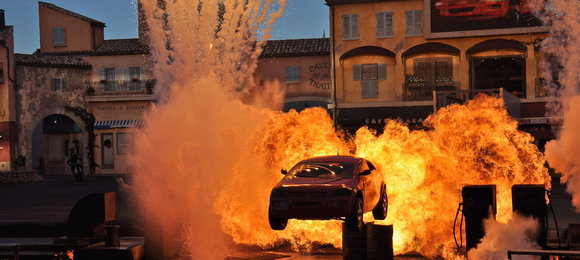 Fogo, saltos e Mickey Mouse: conheça o dublê brasileiro que faz sucesso na Disney