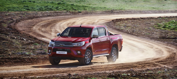 Nova Toyota Hilux chega ao Brasil no fim de novembro