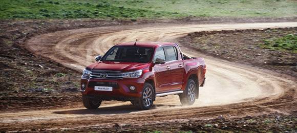 Nova Toyota Hilux chega ao Brasil no fim de novembro