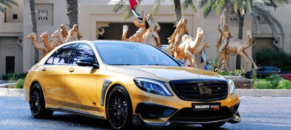 Brabus apresenta o extravagante Rocket 900 Desert Gold em Dubai