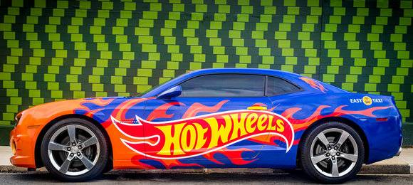 Camaro personalizado pela Hot Wheels vira táxi em SP