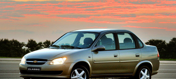 Funcionários da GM protestam contra fim da produção do Classic