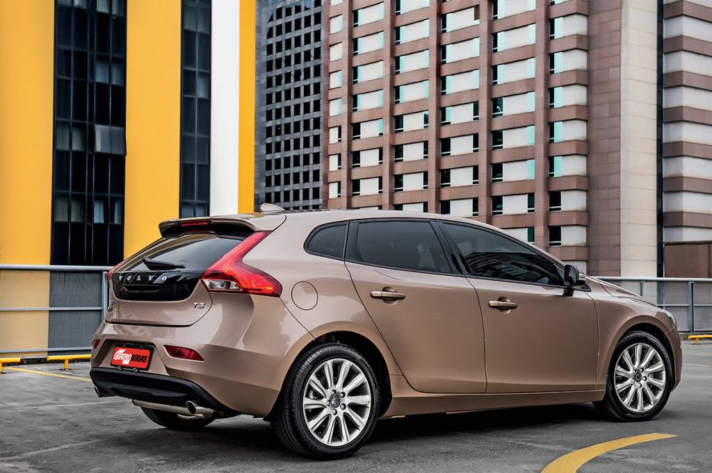 Volvo V40 T3 Kinetic: um negócio da… Suécia?