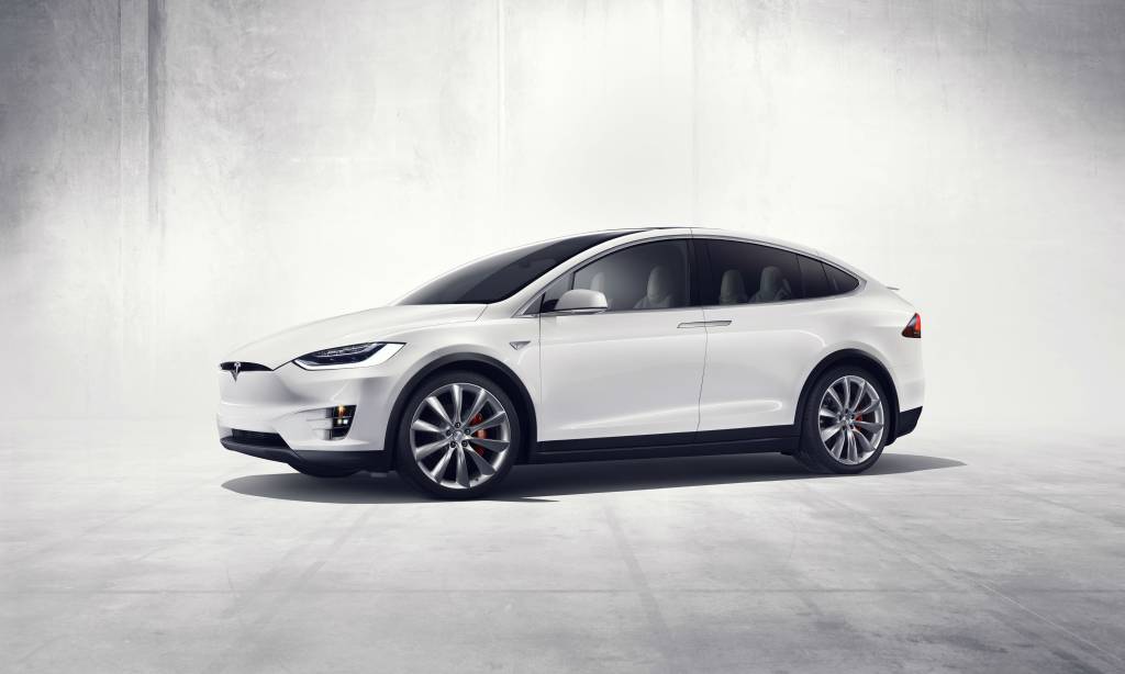 CEO da Tesla cancela pedido de cliente insatisfeito