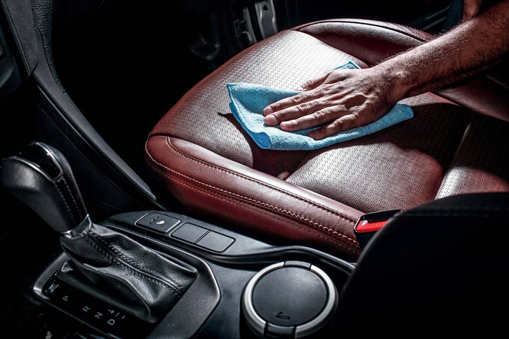 O guia para cuidar do couro do banco e do volante do seu carro