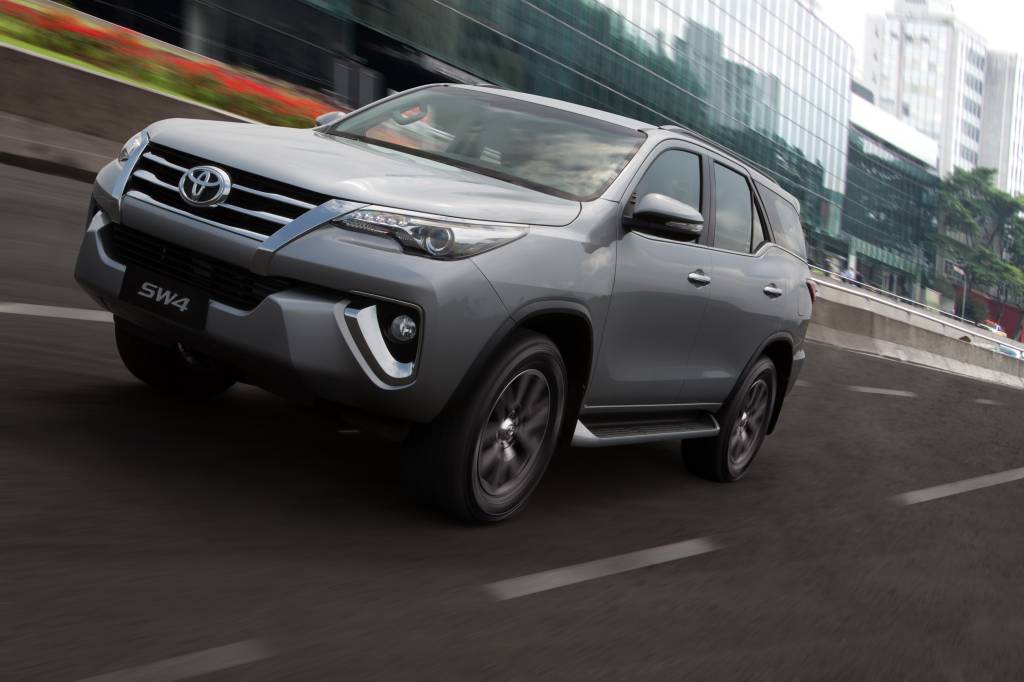 Inteiramente nova, Toyota SW4 chega ao Brasil por R$ 205 mil