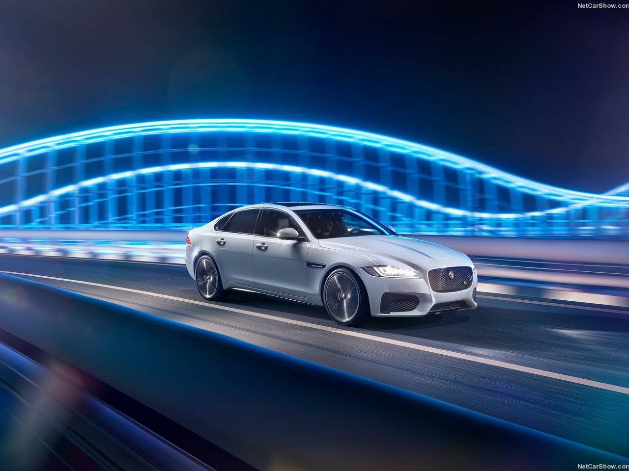 Jaguar lança novo XF por R$ 264.700