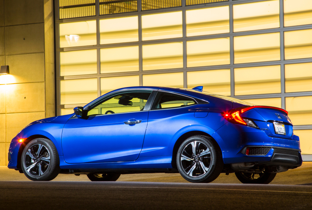 Honda revela oficialmente o novo Civic cupê