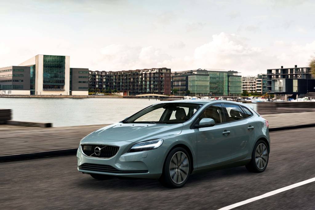 Volvo atualiza visual do V40