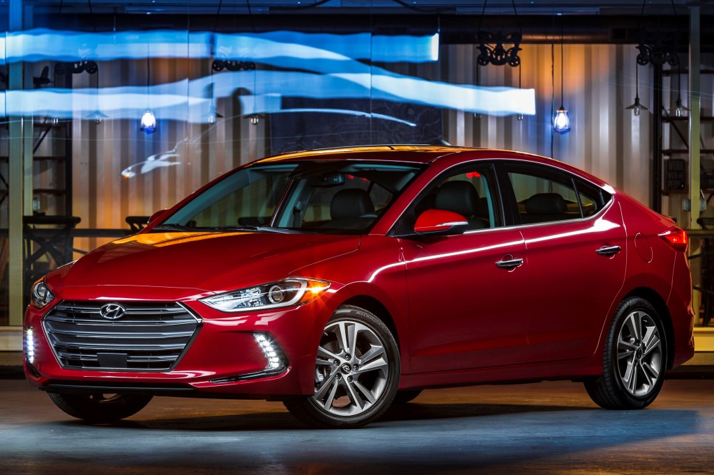 Hyundai anuncia Elantra esportivo com motor turbo