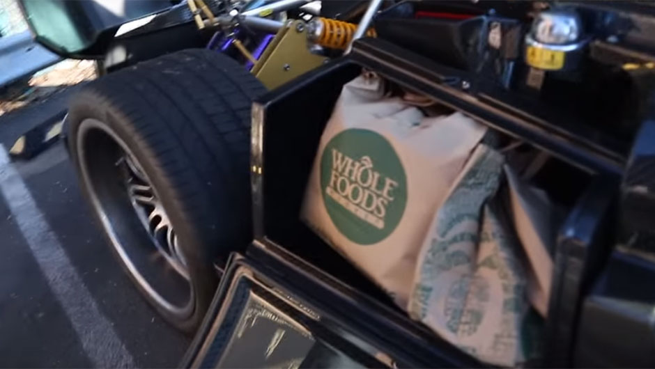 Inusitado: maluco leva Pagani Huayra ao supermercado