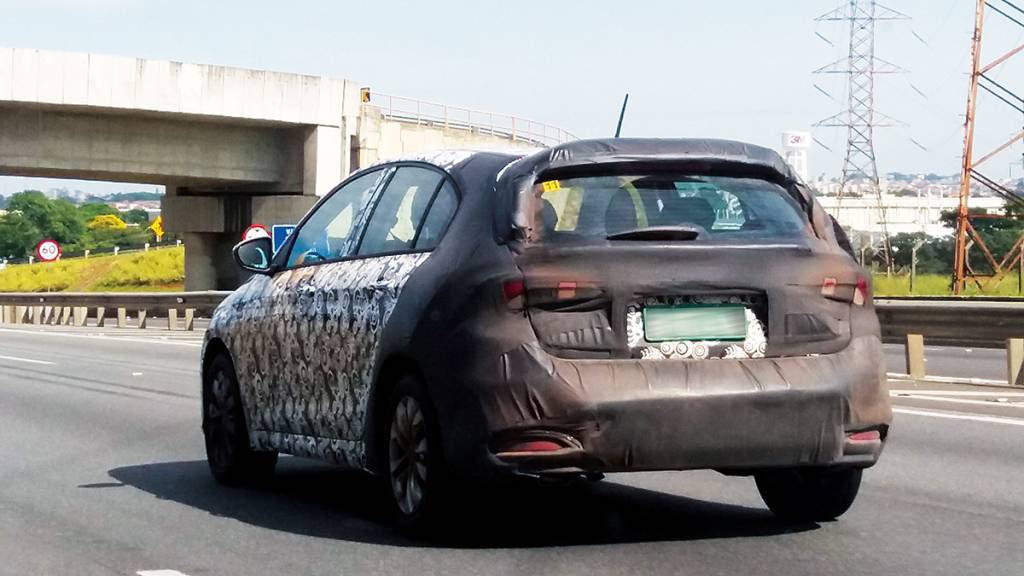 Versão hatch do novo Fiat Tipo é flagrada no Brasil