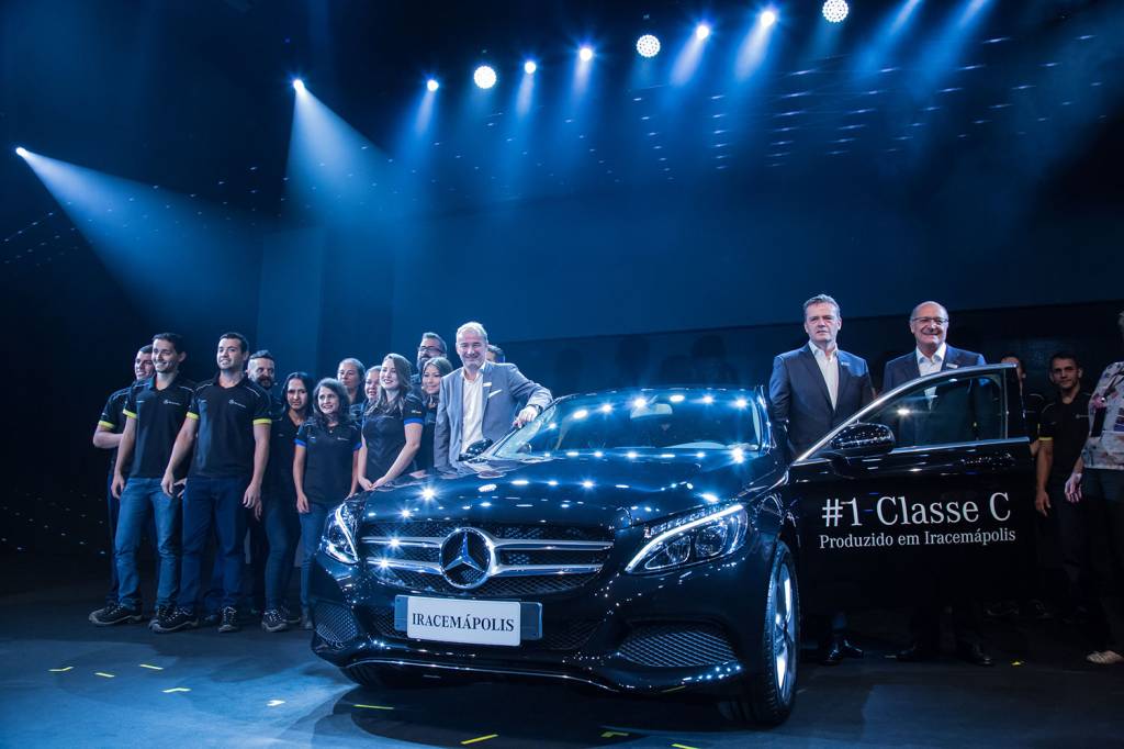 Mercedes-Benz inaugura fábrica em Iracemápolis