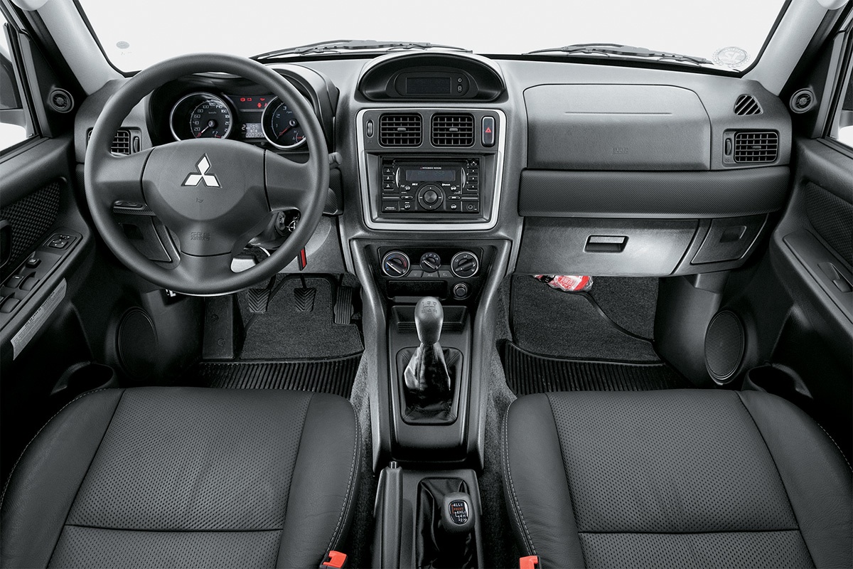 Mitsubishi Pajero TR4