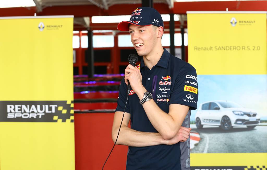 F-1: Red Bull confirma troca de Kvyat por Verstappen