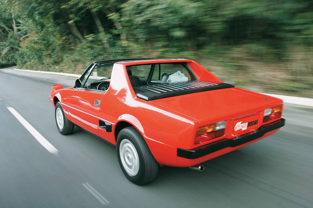 Teto diferentão? Entenda o que é um carro targa
