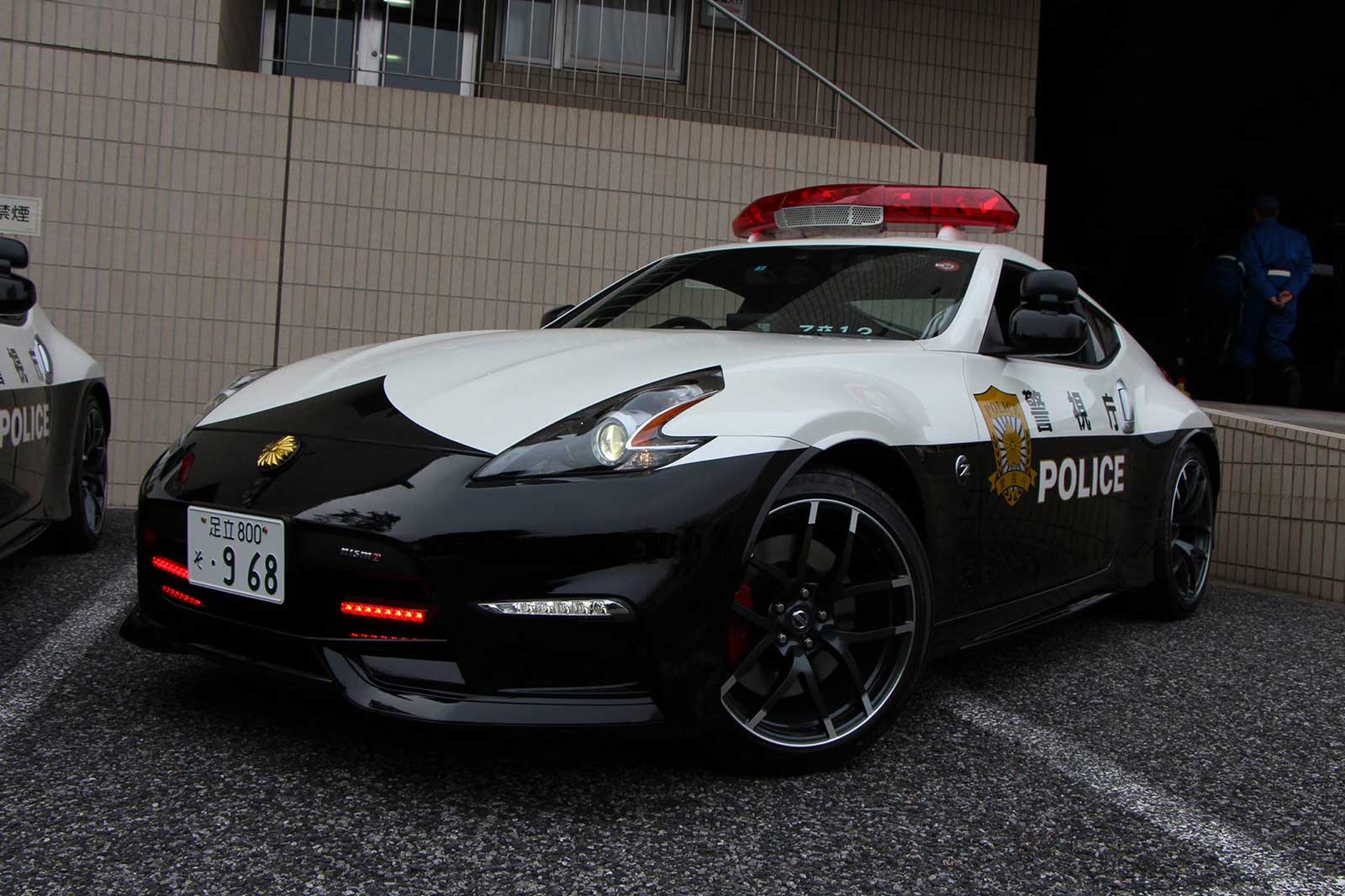 Polícia japonesa ganha três Nissan 370Z Nismo