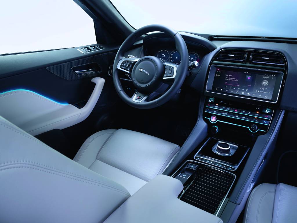 Jaguar F-Pace (interior) Jaguar F-Pace (interior)