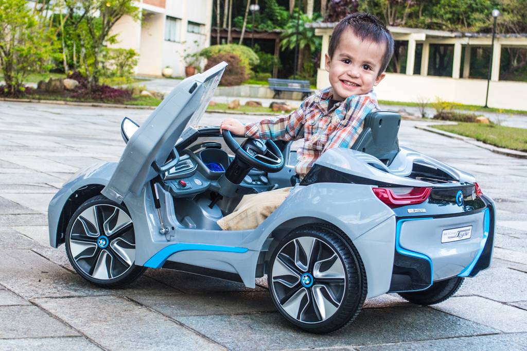 Testamos os supercarros elétricos liberados para menores