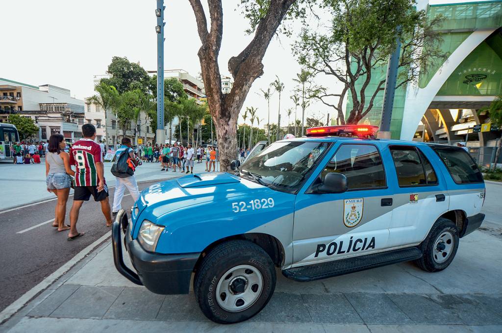 Projeto de Lei quer instalar para-brisa blindado em viaturas policiais
