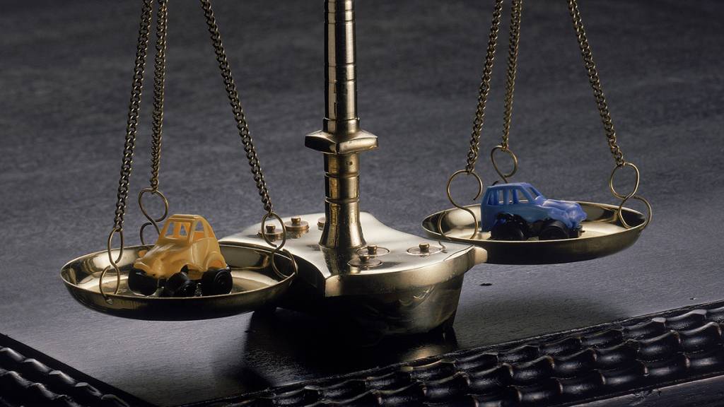 Qual a diferença entre peso a seco e em ordem de marcha?