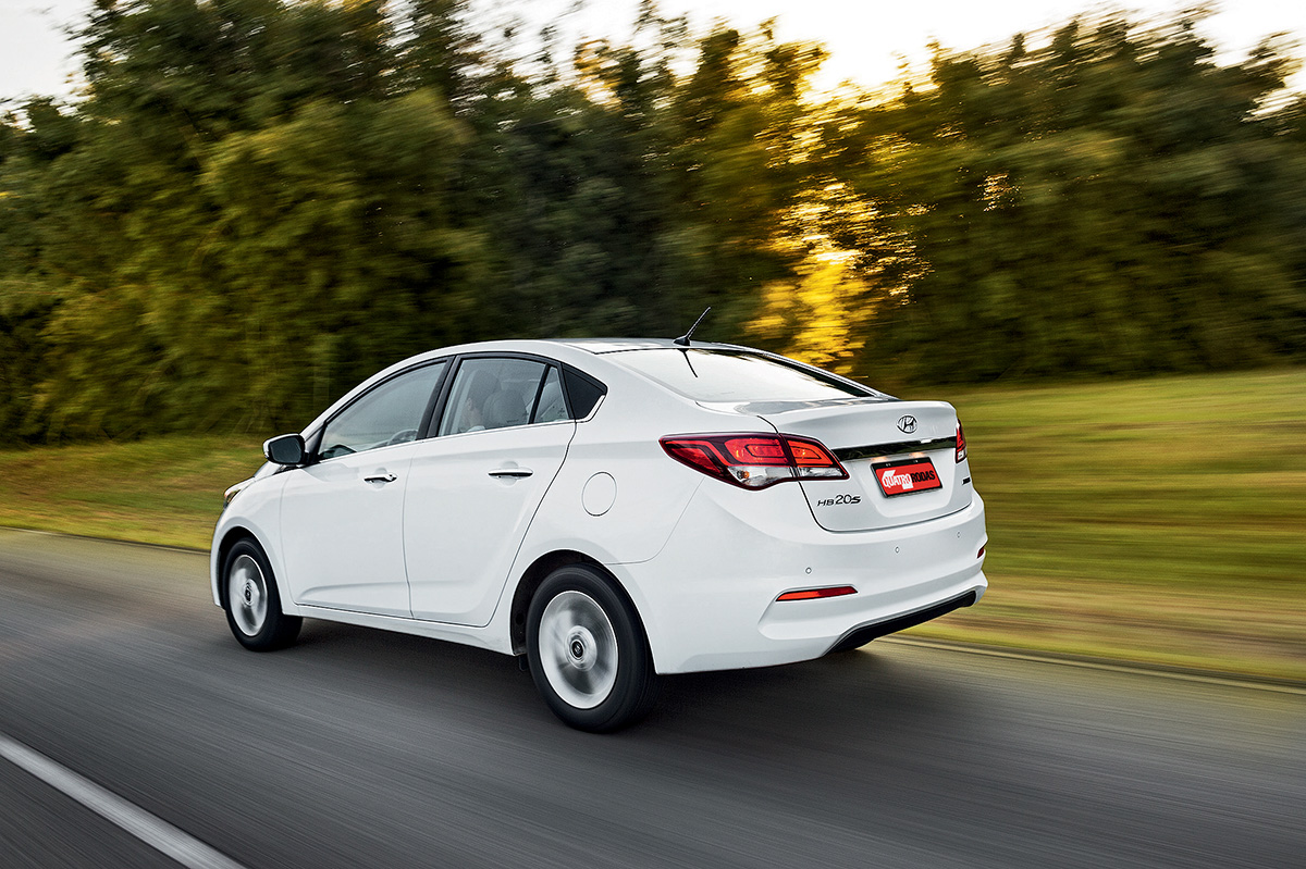 Sed&atilde;s compactos autom&aacute;ticos: Nissan Versa x Hyundai HB20S x Toyota Etios