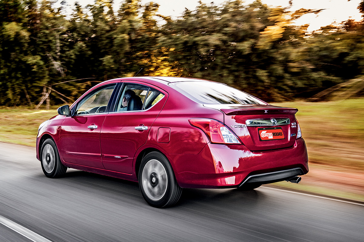 Sed&atilde;s compactos autom&aacute;ticos: Nissan Versa x Hyundai HB20S x Toyota Etios