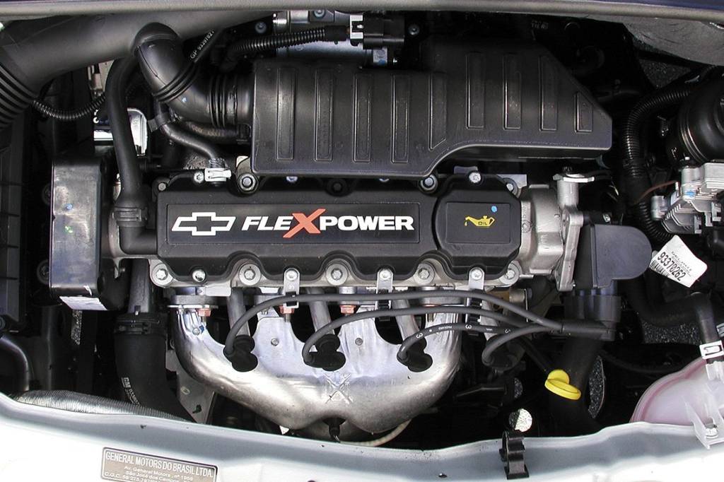 Por que os motores flex às vezes ‘grilam’ quando usam gasolina?