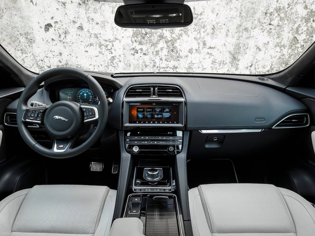 Jaguar F-Pace (interior) Jaguar F-Pace (interior)