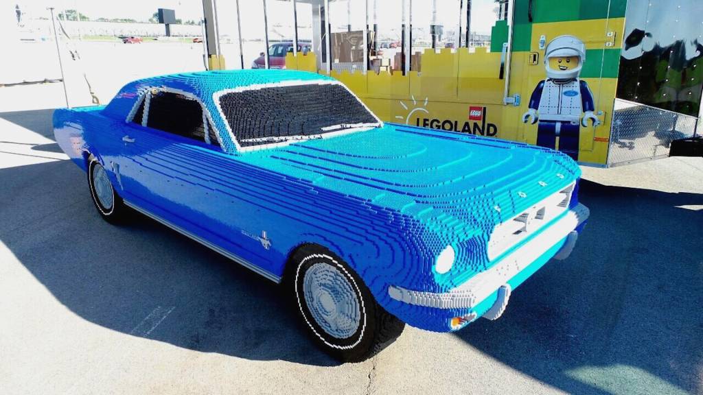Lego mostra Mustang 1964 em tamanho real nos EUA