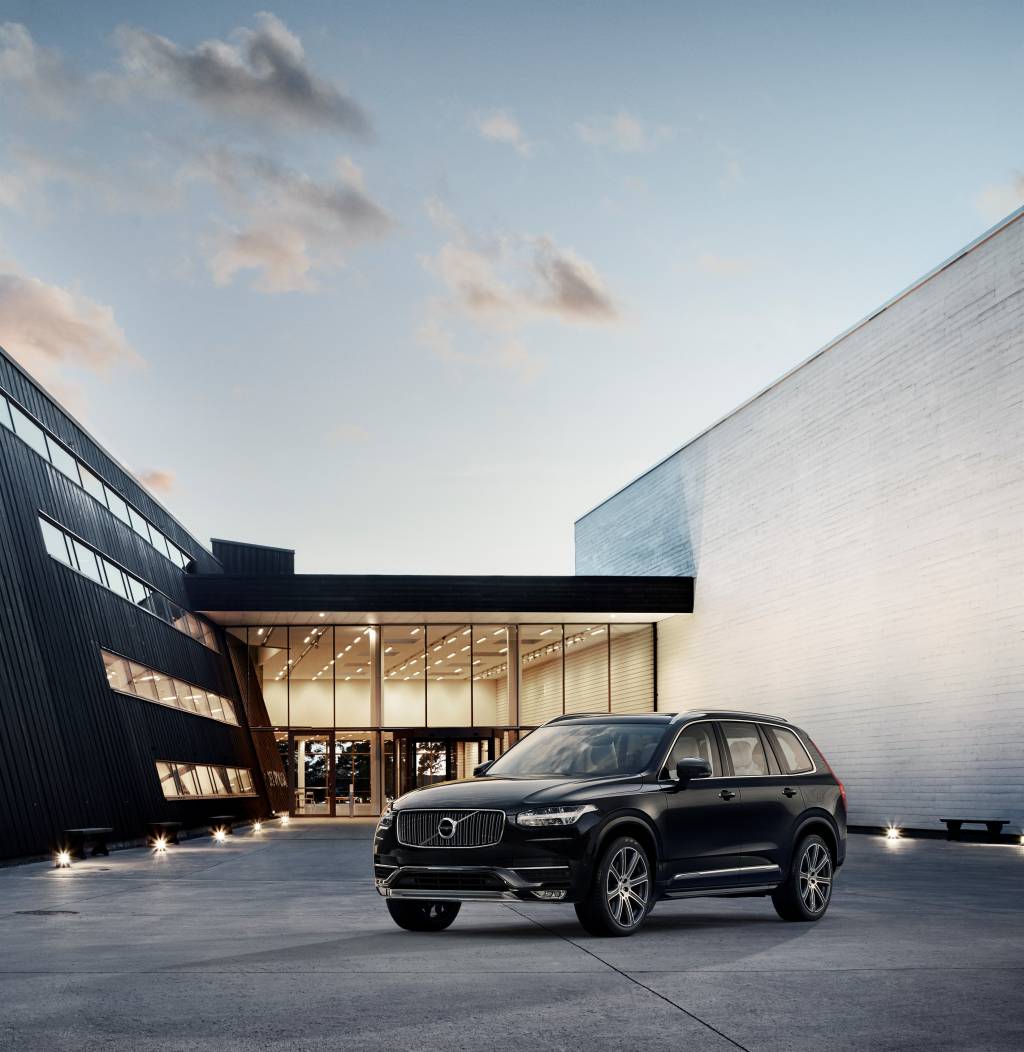 Volvo XC90 aprimora sistema semi-autônomo na linha 2017