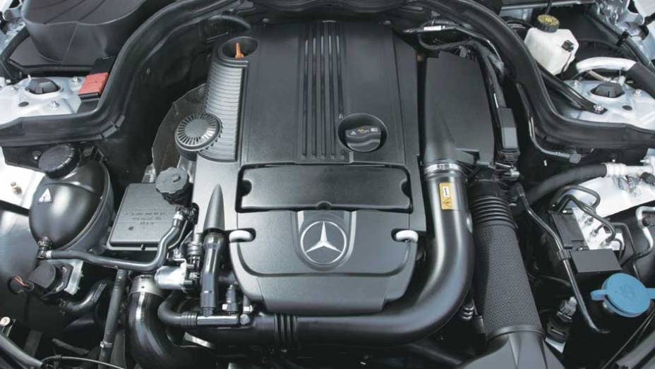 No motor 1.8, turbo e injeção direta de combustível <a href="https://beta-develop.quatrorodas.abril.com.br/carros/testes/mercedes-benz-c-250-cgi-sport-633758.shtml" target="_blank" rel="migration">Leia mais</a>