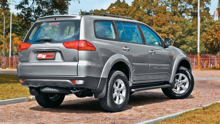 Discreta inscri&ccedil;&atilde;o "flex" na traseira identifica a vers&atilde;o