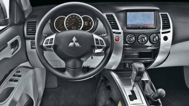 Interior traz tela touch, mas continua comportado Interior traz tela touch, mas continua comportado