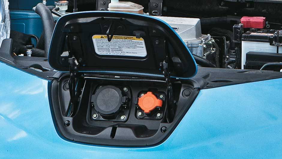 Duas tomadas fêmeas são as portas de entrada para a energia a ser armazenada nas baterias | <a href="https://beta-develop.quatrorodas.abril.com.br/salao-do-automovel/2012/carros/leaf-703954.shtml" rel="migration">Leia mais</a> Duas tomadas fêmeas são as portas de entrada para a energia a ser armazenada nas baterias | <a href="https://beta-develop.quatrorodas.abril.com.br/salao-do-automovel/2012/carros/leaf-703954.shtml" rel="migration">Leia mais</a>