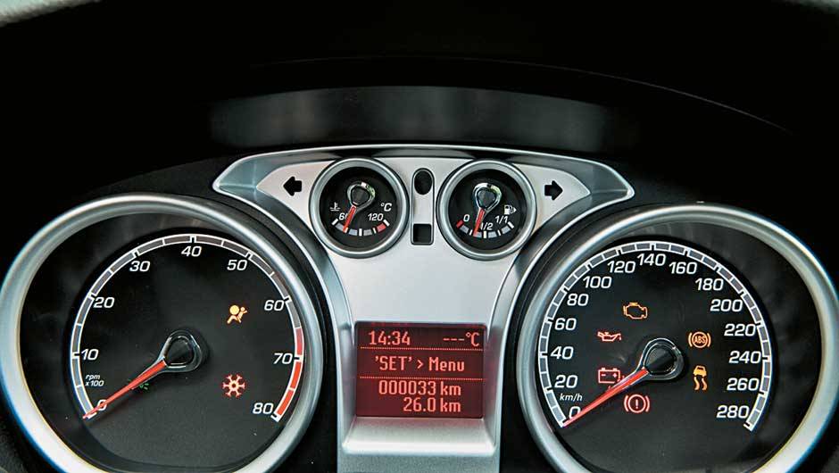 A escala do velocímetro vai até 280 km/h. <a href="https://beta-develop.quatrorodas.abril.com.br/carros/impressoes/ford-focus-rs-636939.shtml" rel="migration">Leia mais</a> A escala do velocímetro vai até 280 km/h. <a href="https://beta-develop.quatrorodas.abril.com.br/carros/impressoes/ford-focus-rs-636939.shtml" rel="migration">Leia mais</a>