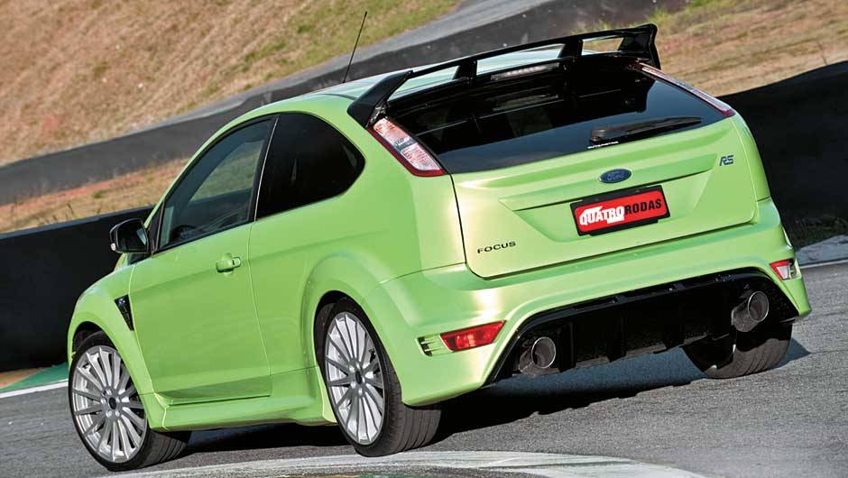 Os escapamentos dão ideia da atividade pulmonar do motor 2.5 turbo. <a href="https://beta-develop.quatrorodas.abril.com.br/carros/impressoes/ford-focus-rs-636939.shtml" rel="migration">Leia mais</a> Os escapamentos dão ideia da atividade pulmonar do motor 2.5 turbo. <a href="https://beta-develop.quatrorodas.abril.com.br/carros/impressoes/ford-focus-rs-636939.shtml" rel="migration">Leia mais</a>