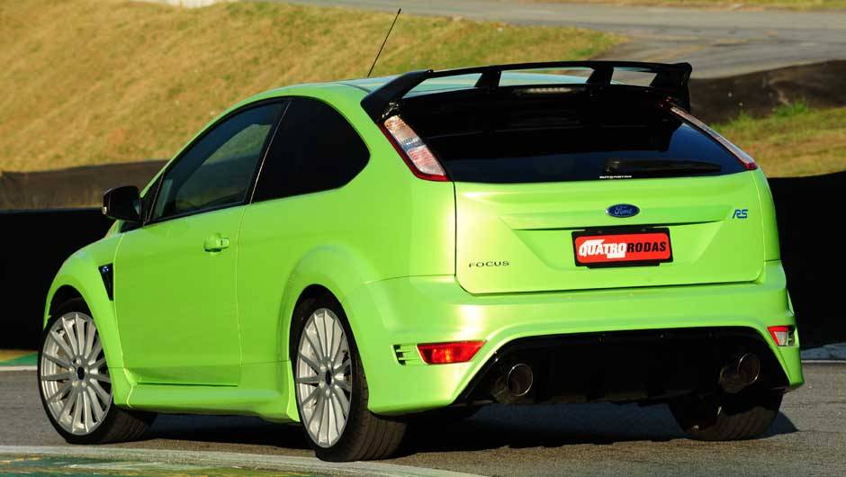 O esportivo é trazido pela importadora Automotriz. <a href="https://beta-develop.quatrorodas.abril.com.br/carros/impressoes/ford-focus-rs-636939.shtml" rel="migration">Leia mais</a> O esportivo é trazido pela importadora Automotriz. <a href="https://beta-develop.quatrorodas.abril.com.br/carros/impressoes/ford-focus-rs-636939.shtml" rel="migration">Leia mais</a>