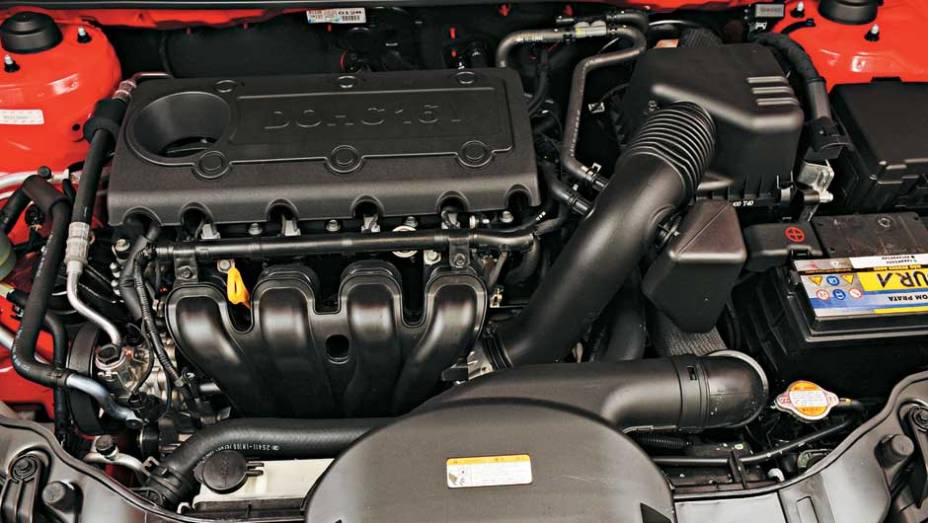 Motor 2.0 aspirado a gasolina rende 156 cv. <a href="https://beta-develop.quatrorodas.abril.com.br/carros/lancamentos/kia-cerato-koup-2-0-636827.shtml" rel="migration">Leia mais</a>