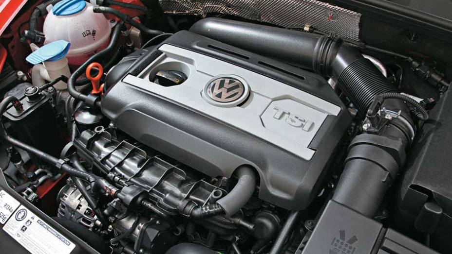 O motor 2.0 turbo produz 200 cv O motor 2.0 turbo produz 200 cv