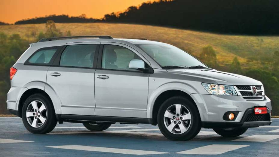 A versão de sete lugares tem rodas de liga leve aro 17 | <a href="https://beta-develop.quatrorodas.abril.com.br/carros/testes/fiat-freemont-640712.shtml" rel="migration">Leia mais</a> A versão de sete lugares tem rodas de liga leve aro 17 | <a href="https://beta-develop.quatrorodas.abril.com.br/carros/testes/fiat-freemont-640712.shtml" rel="migration">Leia mais</a>